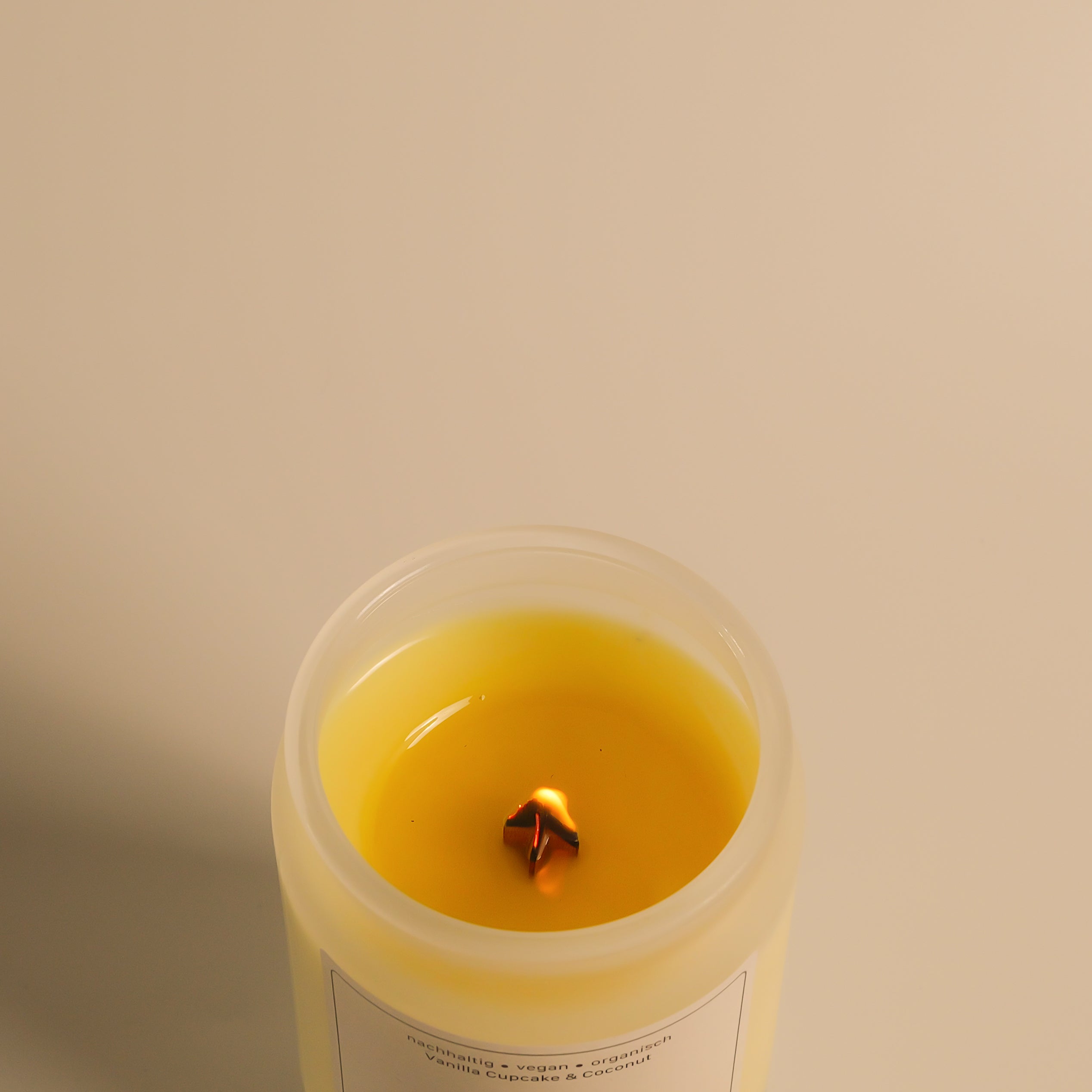 Santalina Vanilla Cupcake & Coconut